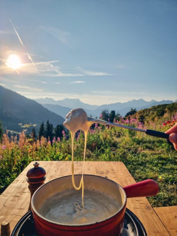 Fondue on the Vuittes mountain pasture